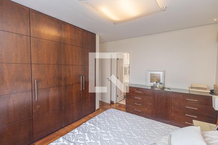 Quarto 1 / suite de casa à venda com 4 quartos, 377m² em Santa Rosa, Belo Horizonte