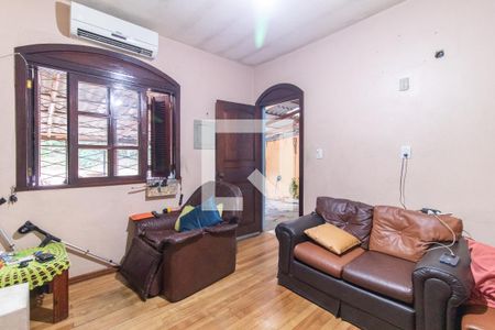 Sala de casa à venda com 2 quartos, 390m² em Vila Nova, Porto Alegre