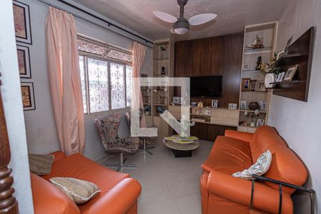 Sala / 2 ambientes de casa à venda com 2 quartos, 456m² em Serrano, Belo Horizonte
