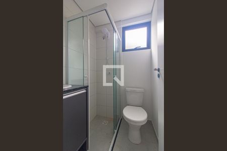 Banheiro de kitnet/studio para alugar com 1 quarto, 20m² em Mossunguê, Curitiba