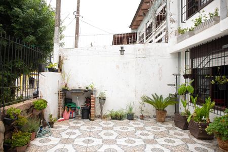 Casa à venda com 160m², 4 quartos e 2 vagas Casa à venda com 160m², 4 quartos e 2 vagasÁrea da frente