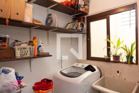 Casa à venda com 160m², 4 quartos e 2 vagas Casa à venda com 160m², 4 quartos e 2 vagasÁrea de Serviço - 2° piso