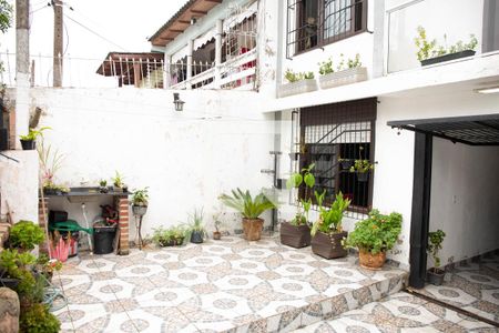 Casa à venda com 160m², 4 quartos e 2 vagas Casa à venda com 160m², 4 quartos e 2 vagasÁrea da frente/Garagem