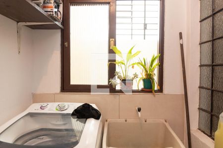 Casa à venda com 160m², 4 quartos e 2 vagas Casa à venda com 160m², 4 quartos e 2 vagasÁrea de Serviço - 2° piso