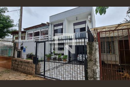 Casa à venda com 160m², 4 quartos e 2 vagas Casa à venda com 160m², 4 quartos e 2 vagasfachada da casa