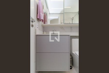 Apartamento à venda com 71m², 2 quartos e 1 vaga Apartamento à venda com 71m², 2 quartos e 1 vagaSuíte - Banheiro