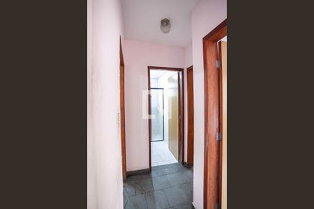 Corredor de apartamento para alugar com 2 quartos, 57m² em Piratininga (venda Nova), Belo Horizonte