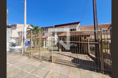 Fachada de casa à venda com 3 quartos, 117m² em Rubem Berta, Porto Alegre