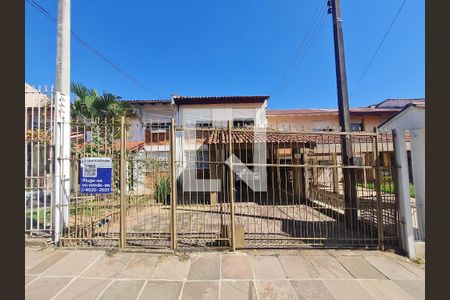 Fachada de casa à venda com 3 quartos, 117m² em Rubem Berta, Porto Alegre