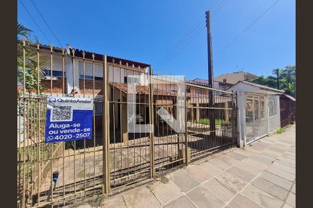 Fachada de casa à venda com 3 quartos, 117m² em Rubem Berta, Porto Alegre