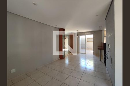 Sala de casa de condomínio à venda com 3 quartos, 124m² em Cabral, Contagem