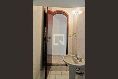 Lavabo de casa para alugar com 3 quartos, 135m² em Jardim Líbano, São Paulo