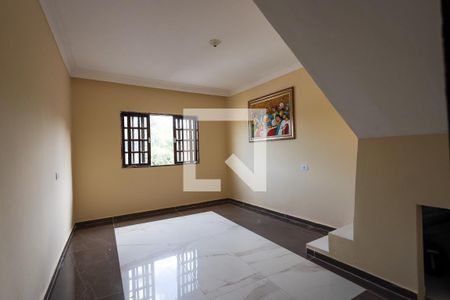 Sala de casa para alugar com 3 quartos, 120m² em Jardim Arco-íris, Cotia