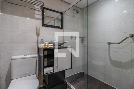 Banheiro de kitnet/studio para alugar com 1 quarto, 32m² em Alphaville Industrial, Barueri