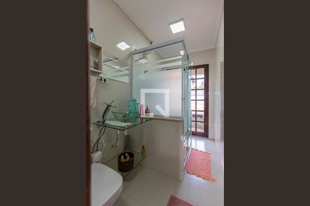 Casa à venda com 200m², 3 quartos e 2 vagas Casa à venda com 200m², 3 quartos e 2 vagasBanheiro da Suite