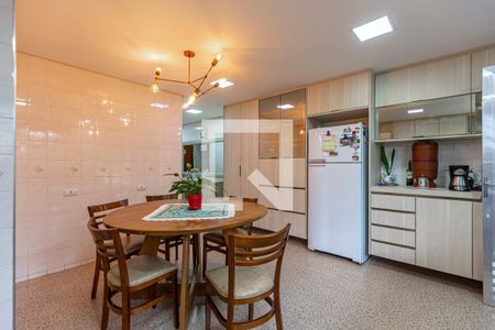 Casa à venda com 200m², 3 quartos e 2 vagas Casa à venda com 200m², 3 quartos e 2 vagasCozinha