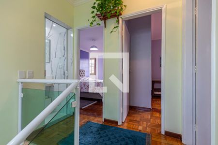 Casa à venda com 200m², 3 quartos e 2 vagas Casa à venda com 200m², 3 quartos e 2 vagasEscada Dormitórios