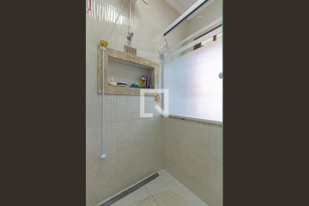 Casa à venda com 200m², 3 quartos e 2 vagas Casa à venda com 200m², 3 quartos e 2 vagasBanheiro da Suite