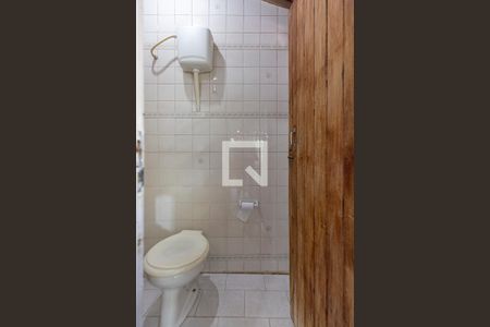 Casa à venda com 200m², 3 quartos e 2 vagas Casa à venda com 200m², 3 quartos e 2 vagasBanheiro de serviço