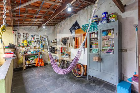 Casa à venda com 200m², 3 quartos e 2 vagas Casa à venda com 200m², 3 quartos e 2 vagasQuintal Fundos