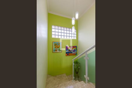 Casa à venda com 200m², 3 quartos e 2 vagas Casa à venda com 200m², 3 quartos e 2 vagasEscada Dormitórios