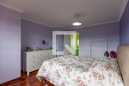 Casa à venda com 200m², 3 quartos e 2 vagas Casa à venda com 200m², 3 quartos e 2 vagasSuite