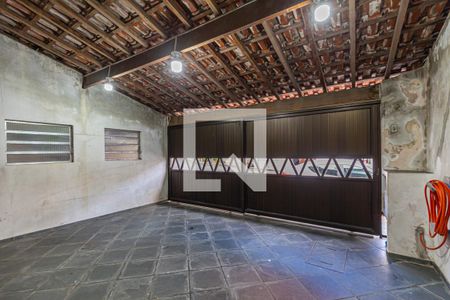 Casa à venda com 200m², 3 quartos e 2 vagas Casa à venda com 200m², 3 quartos e 2 vagasGaragem