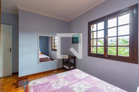 Casa à venda com 200m², 3 quartos e 2 vagas Casa à venda com 200m², 3 quartos e 2 vagasQuarto 2