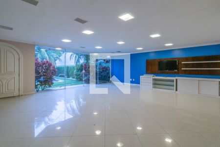 Sala de casa de condomínio à venda com 6 quartos, 600m² em Recreio dos Bandeirantes, Rio de Janeiro