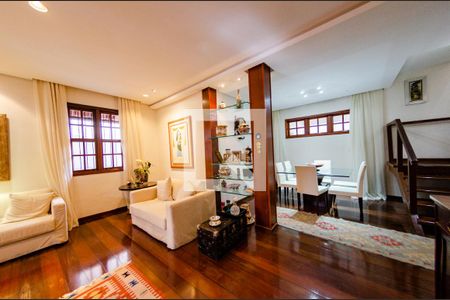 Sala de casa à venda com 4 quartos, 185m² em Barro Preto, Belo Horizonte