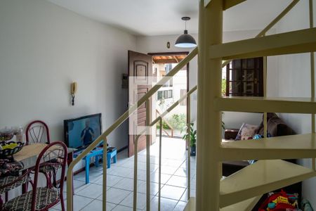 Sala de casa de condomínio à venda com 2 quartos, 73m² em Vila Nova, Porto Alegre