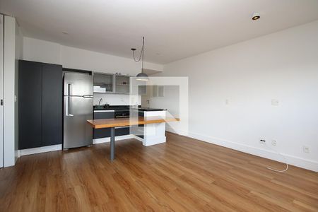 Sala e Cozinha de apartamento à venda com 1 quarto, 68m² em Vila Madalena, São Paulo