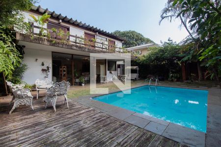Piscina de casa à venda com 4 quartos, 600m² em Jardim Guedala, São Paulo