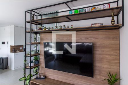 Sala de TV de apartamento à venda com 1 quarto, 63m² em Empresarial 18 do Forte, Barueri