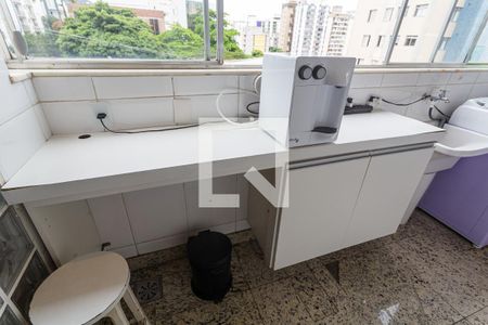 Apartamento à venda com 116m², 4 quartos e 2 vagas Apartamento à venda com 116m², 4 quartos e 2 vagasArmário da Área de Serviço