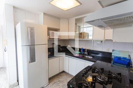 Apartamento à venda com 116m², 4 quartos e 2 vagas Apartamento à venda com 116m², 4 quartos e 2 vagasCozinha