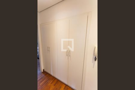 Apartamento à venda com 116m², 4 quartos e 2 vagas Apartamento à venda com 116m², 4 quartos e 2 vagasRouparia