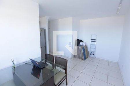 Sala de apartamento para alugar com 2 quartos, 60m² em Monte Castelo, Contagem