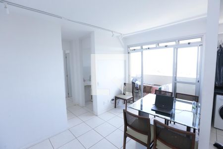 Sala de apartamento para alugar com 2 quartos, 60m² em Monte Castelo, Contagem