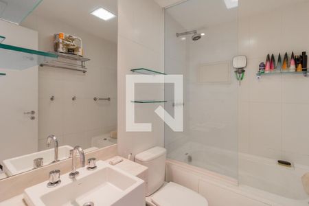 Banheiro de apartamento à venda com 1 quarto, 50m² em Vila Nova Conceição, São Paulo