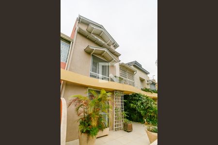 Casa de condomínio para alugar com 344m², 4 quartos e 3 vagas Casa de condomínio para alugar com 344m², 4 quartos e 3 vagasFachada