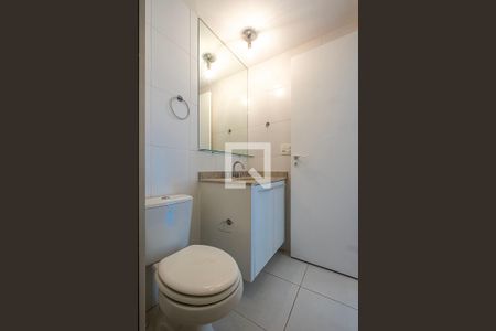 Banheiro de kitnet/studio para alugar com 1 quarto, 35m² em Vila Madalena, São Paulo