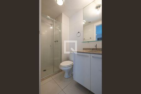 Banheiro de kitnet/studio para alugar com 1 quarto, 35m² em Vila Madalena, São Paulo