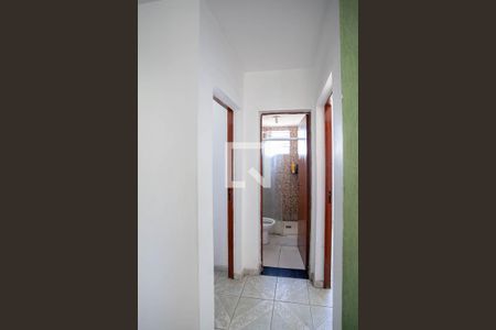 Corredor de apartamento à venda com 2 quartos, 48m² em Piratininga, Belo Horizonte