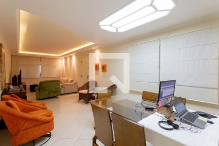 Casa à venda com 4 quartos, 230m² em Vila Santo Estefano, São Paulo