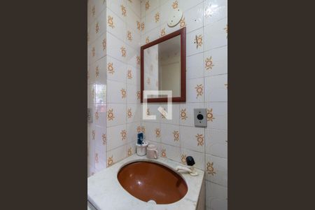 Banheiro de apartamento à venda com 1 quarto, 32m² em Cristal, Porto Alegre