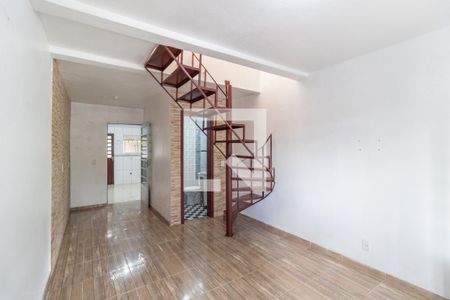 Sala de casa de condomínio à venda com 2 quartos, 72m² em Rio Branco, Canoas