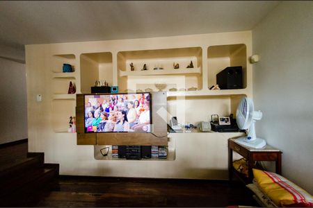 Sala 2 de casa à venda com 3 quartos, 360m² em Grajaú, Belo Horizonte