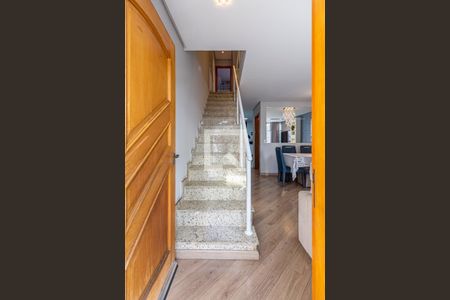 Escada Dormitórios de casa à venda com 2 quartos, 225m² em Silveira, Santo André