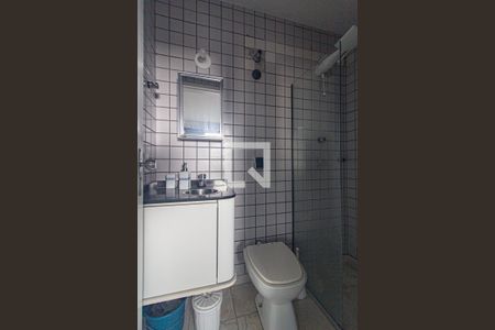 Banheiro de apartamento para alugar com 1 quarto, 32m² em Centro, Curitiba